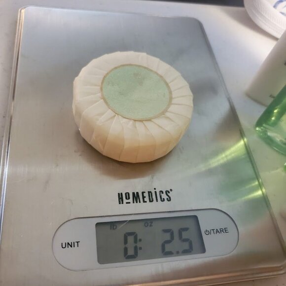 Bvlgari Eau Parfumée au Thé Vert Luxury Hotel Set – Shampoo, Conditioner & Soap - Picture 8 of 9